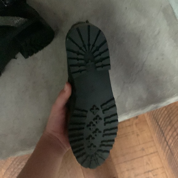 Vanelis black dsw payed 80 never worn asking for 60 - Picture 5 of 5